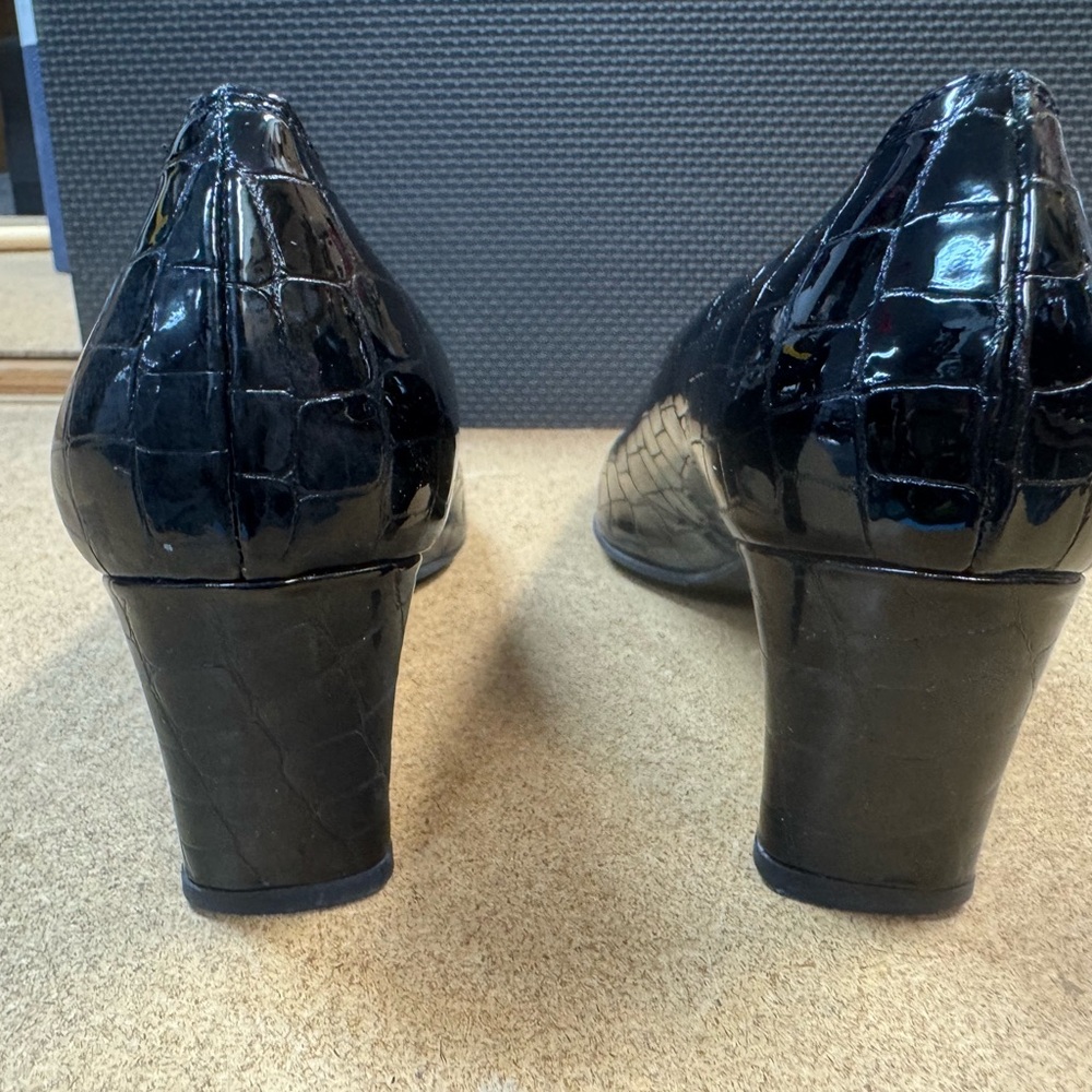 Stuart Weitzman Black Patterned Heels - image 7